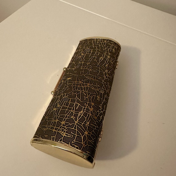 Clutch - Picture 2 of 3